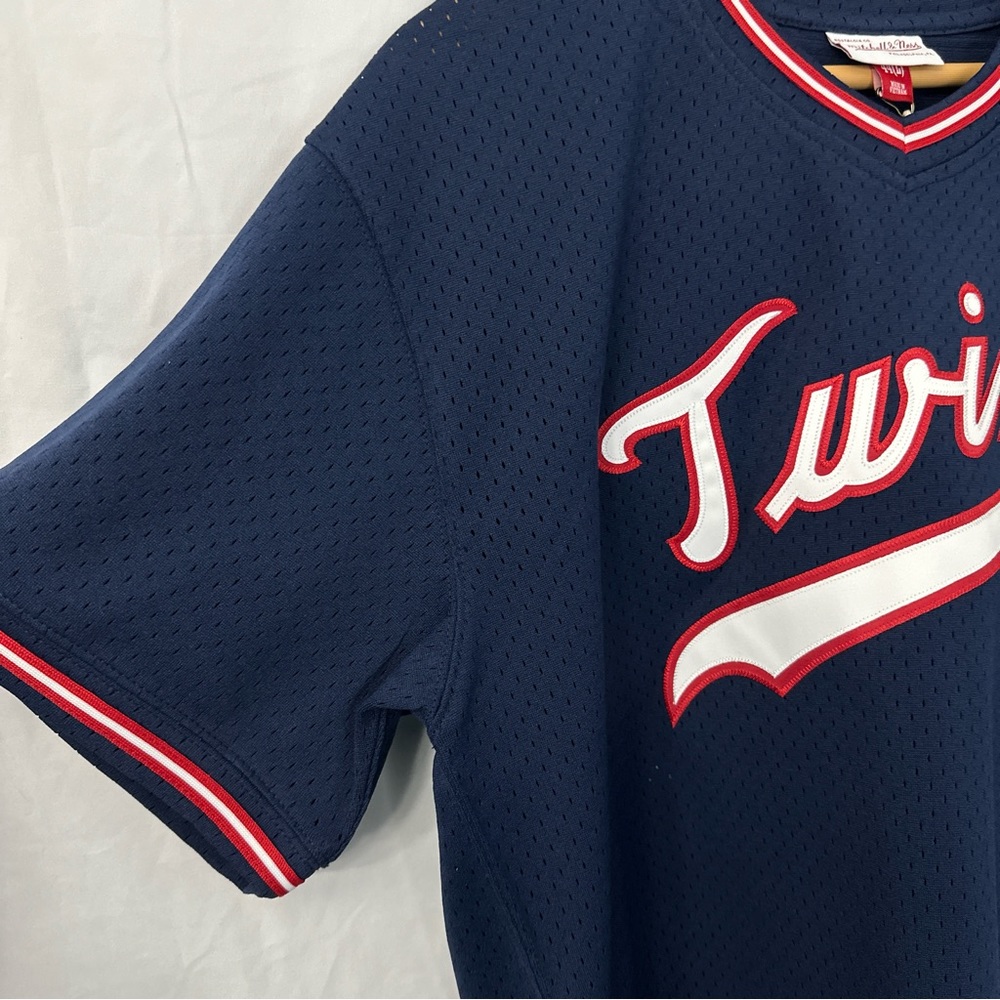 Mitchell & Ness 1985 Minnesota Twins Kirby Puckett Jersey - Picture 12 of 13